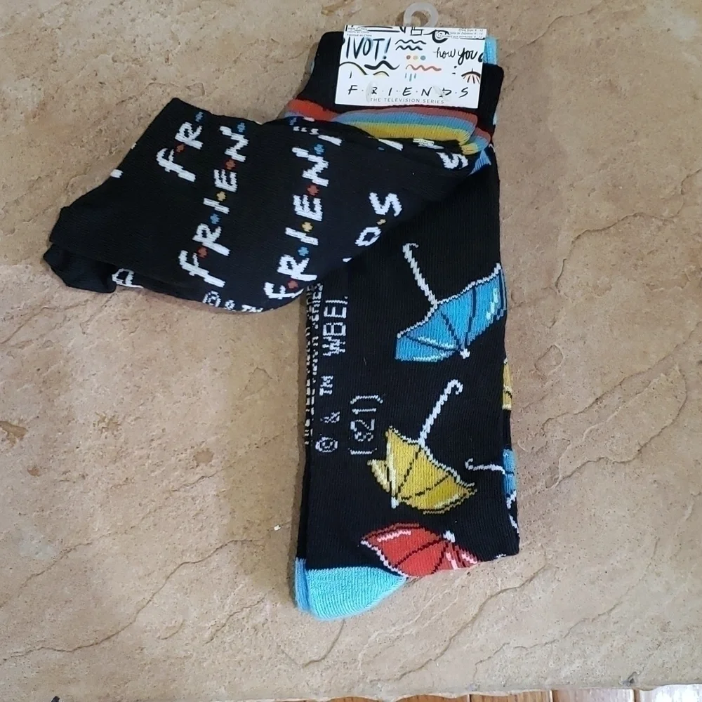 𝅺Friends Television Sitcom Novelty Socks 2 Pair F.R.I.E.N.D.S Umbrella New